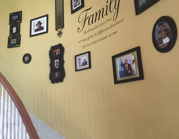 My Sister Replaced All Of Our Family Photos With Pictures Of Steve Harvey For April Fools. It Took Over 8 Hours For A Single Person Of My 8-Person Family To Notice It