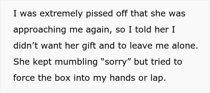 Guy Throws Away Cupcakes Sent By 18 Y.O. Obsessed Woman, Gets Called A Jerk Guy Throws Away Cupcakes Sent By 18 Y.O. Obsessed Woman, Gets Called A Jerk