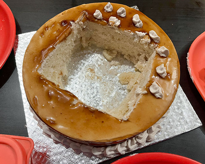 We Had A Cake At The Office, And This Is How My Boss Cut It