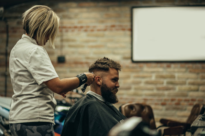 Guy Always Leaves A $5 Tip On His $20 Haircut, And His Barber Seems Very Disappointed