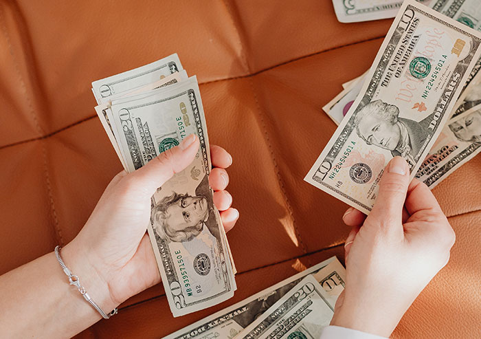 "Two Of The Bridesmaids Stormed Off": Woman Refuses To Participate In Wedding After Hearing Bride's Delusional Expectations, Gets Called All Kinds Of Rude Names