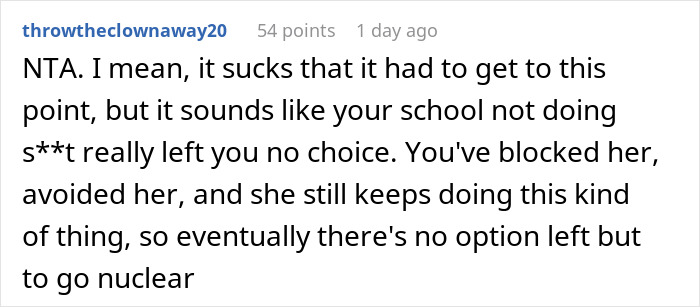 Guy Throws Away Cupcakes Sent By 18 Y.O. Obsessed Woman, Gets Called A Jerk Guy Throws Away Cupcakes Sent By 18 Y.O. Obsessed Woman, Gets Called A Jerk
