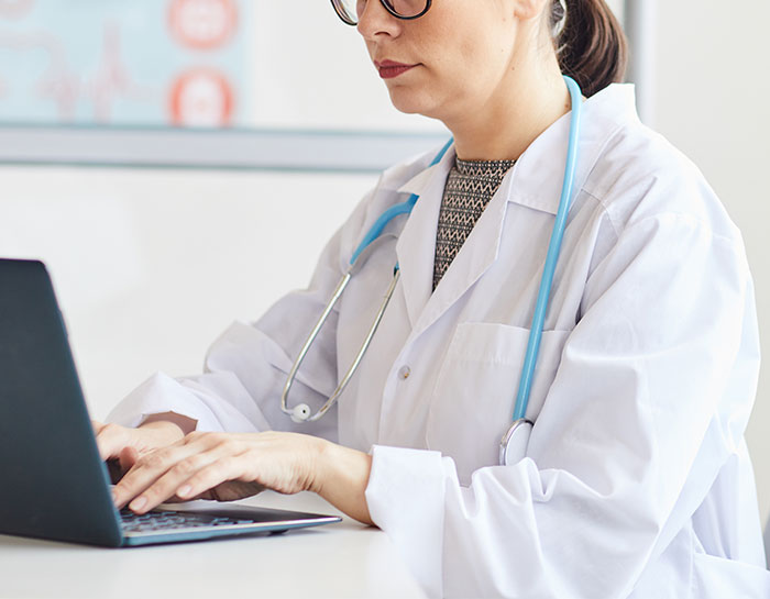 The Internet Backs This Doctor Who Gave Anti-Vax Friend A Reality Check After She Wouldn't Stop Calling Her About Her Sick Kids The Internet Backs This Doctor Who Gave Anti-Vax Friend A Reality Check After She Wouldn't Stop Calling Her About Her Sick Kids