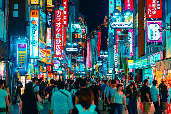 Picture of Tokyo street with people