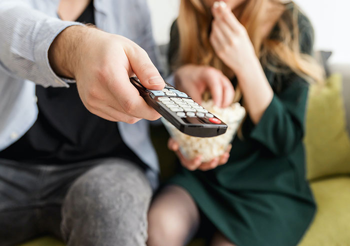 30 Former Contestants, Crew And Audience Members Spill The Beans On How Fake Reality TV Really Is