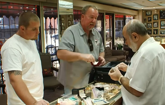 30 Former Contestants, Crew And Audience Members Spill The Beans On How Fake Reality TV Really Is