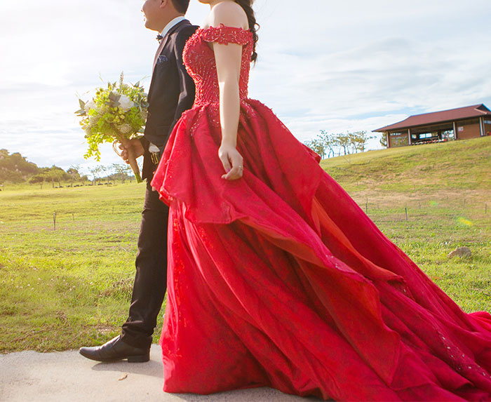 Guy Insists His Fianc&eacute;e Wear A Red Wedding Dress As She's Not A Virgin And Would Be "Deceiving Guests", Gets Dumped Instead