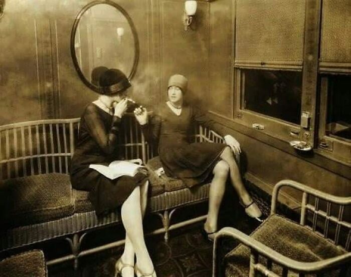 1923 Flappers , Lighting Up