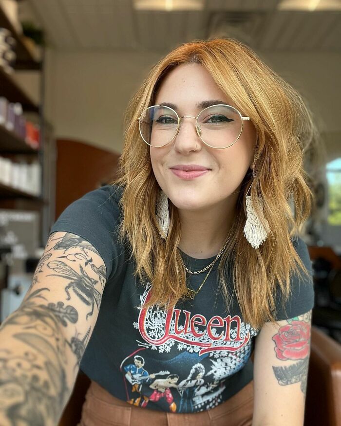 People Are Cracking Up At The Accuracy Of This Hairstylist Jokingly Describing Millennials Vs. Gen Z At The Hair Salon