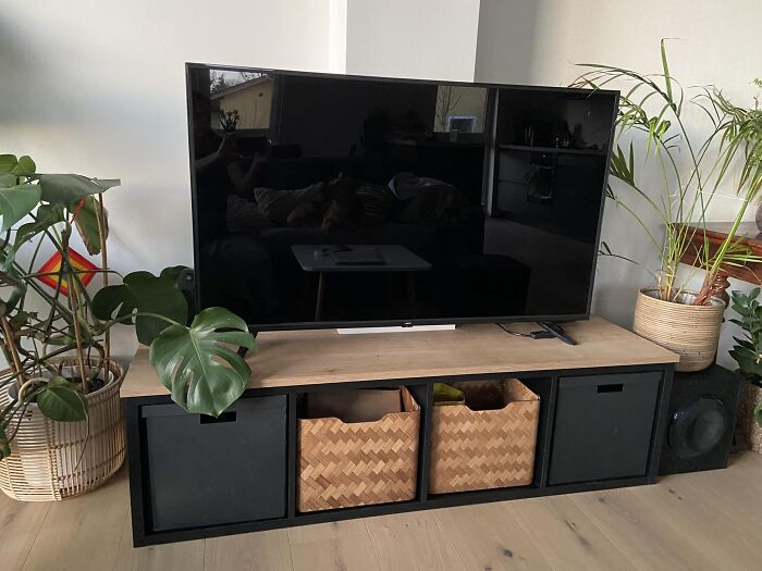 "Kallax" Upgrade With A Wooden Plate And Fitted To The Wall. I Hope You Like It