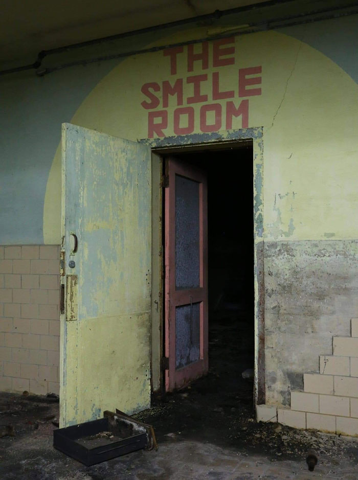 Images-With-No-Context