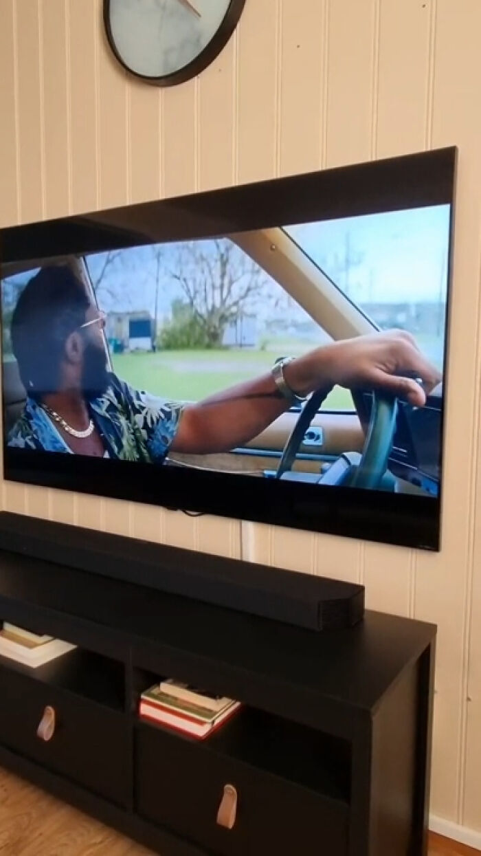 Queen&slim Driver Turns Without Turning The Steering Wheel