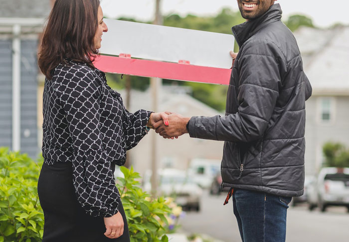 Man Buys The Rights To His Neighbors' Leaves To Mess With Leaf Collection Company's Ridiculous Rules By Building A Giant Pile Man Buys The Rights To His Neighbors' Leaves To Mess With Leaf Collection Company's Ridiculous Rules By Building A Giant Pile