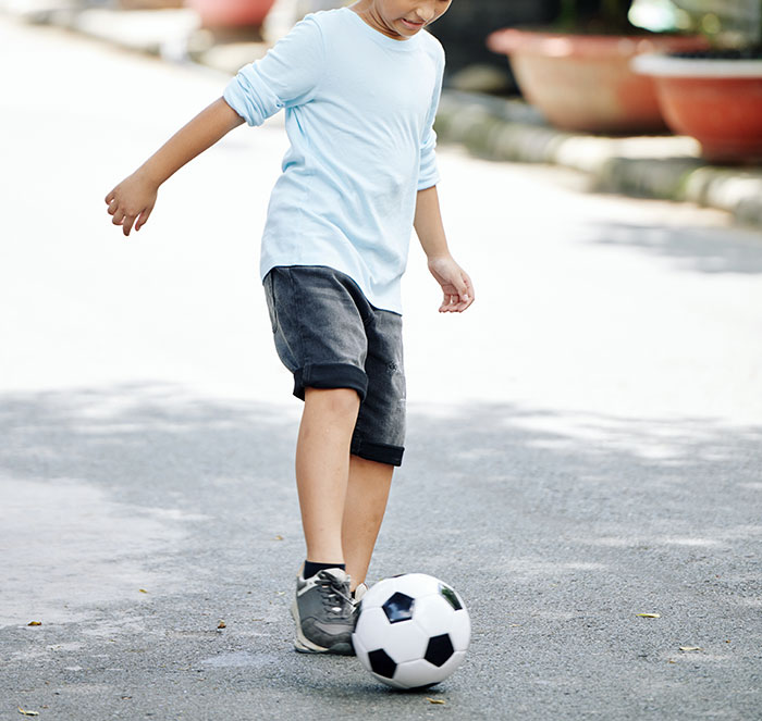 Petty Revenge: Mom Sends Kids To Annoy The Hell Out Of A Hypocrite Neighbor Who Complained To HOA About The Noise