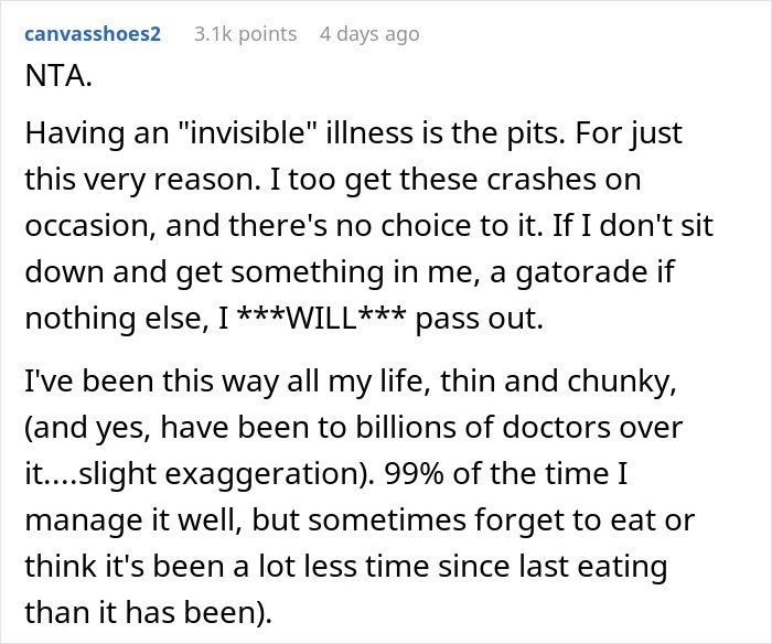 Parent Refuses To Make Their Ill 17-Year-Old Son Give Up His Seat For An Elderly Woman, Wonders If They Did The Right Thing Parent Refuses To Make Their Ill 17-Year-Old Son Give Up His Seat For An Elderly Woman, Wonders If They Did The Right Thing