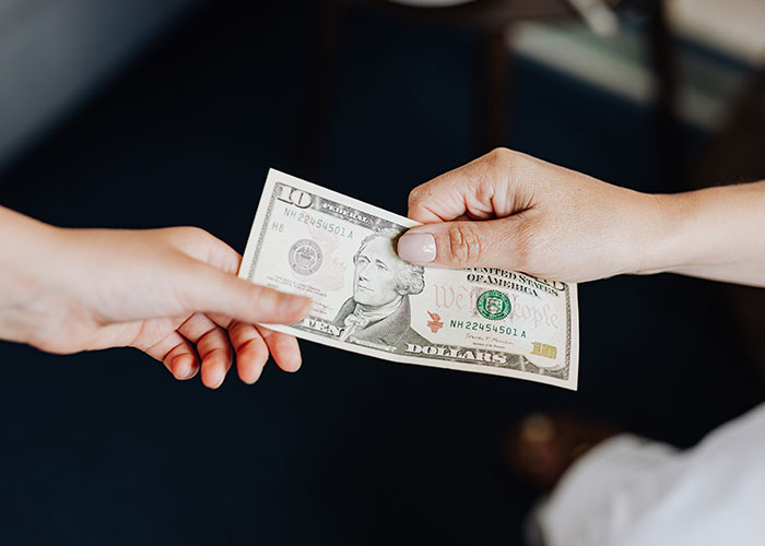 Son Tips $10 After Eating For $104, His Mom Is Furious And Sends Him Back