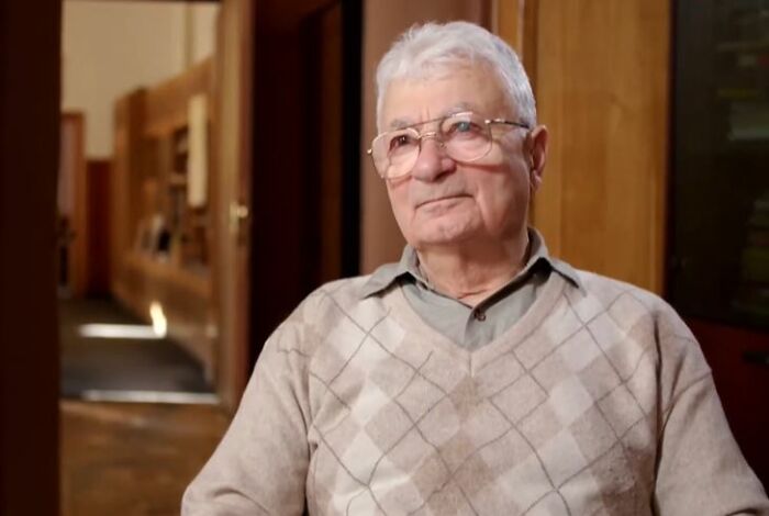 30 People Who Left A Mark In History And Are Actually Still Around, Much To The Surprise Of Folks In This Online Group