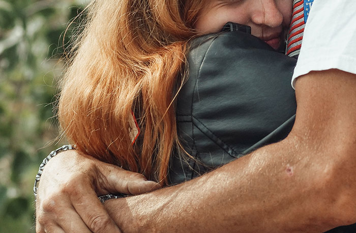 Daughter Who Was Disowned By Her Parents For Being Gay Refuses To Support Them Financially, Wonders If She's Being Cruel Daughter Who Was Disowned By Her Parents For Being Gay Refuses To Support Them Financially, Wonders If She's Being Cruel