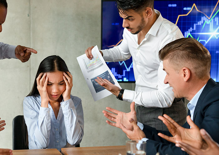 30 Cringeworthy Signs That Scream ‘This Person Peaked In High School,’ As Shared By This Online Community