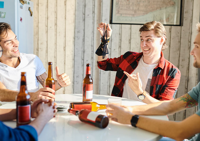 30 Cringeworthy Signs That Scream ‘This Person Peaked In High School,’ As Shared By This Online Community