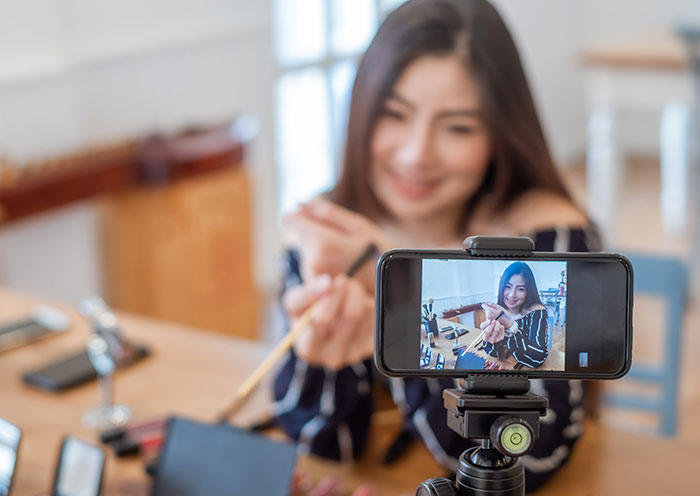 30 Cringeworthy Signs That Scream ‘This Person Peaked In High School,’ As Shared By This Online Community