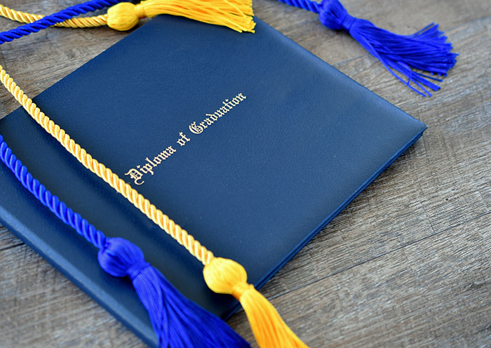 30 Cringeworthy Signs That Scream ‘This Person Peaked In High School,’ As Shared By This Online Community