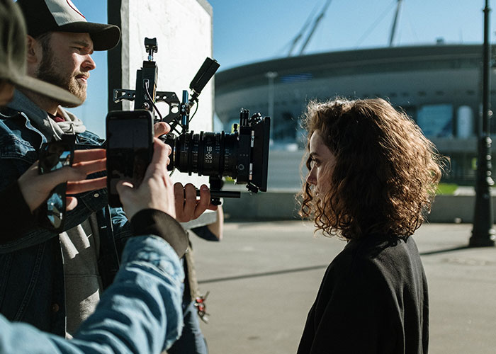 28 People Share How Life Turned Out For The 'Pretty Girl' Of Their High School