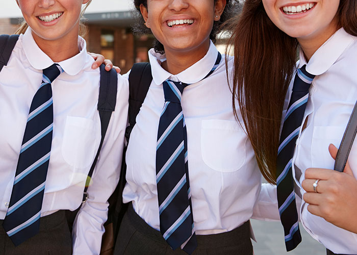 28 People Share How Life Turned Out For The 'Pretty Girl' Of Their High School