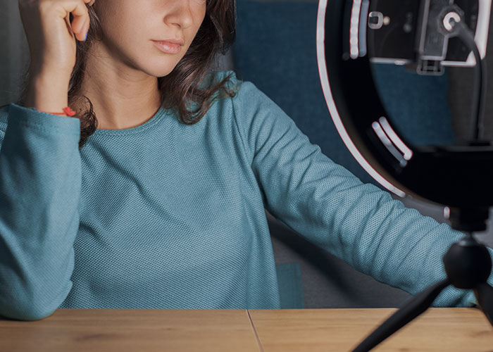 28 People Share How Life Turned Out For The 'Pretty Girl' Of Their High School