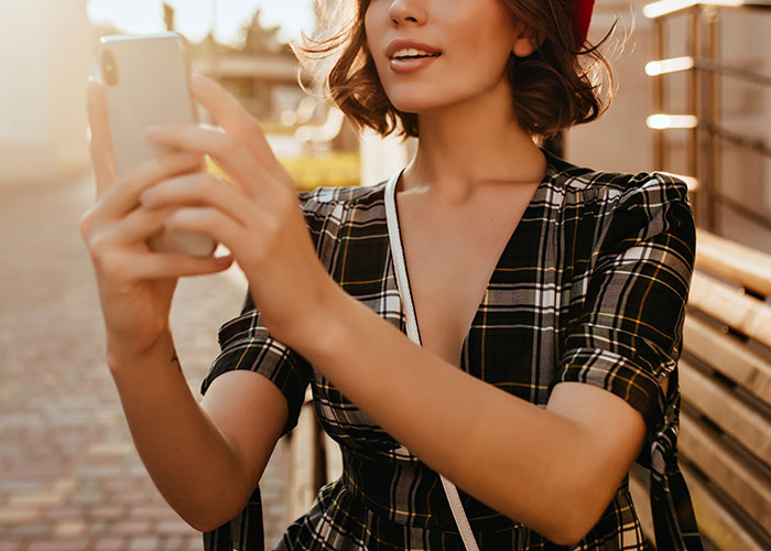 28 People Share How Life Turned Out For The 'Pretty Girl' Of Their High School