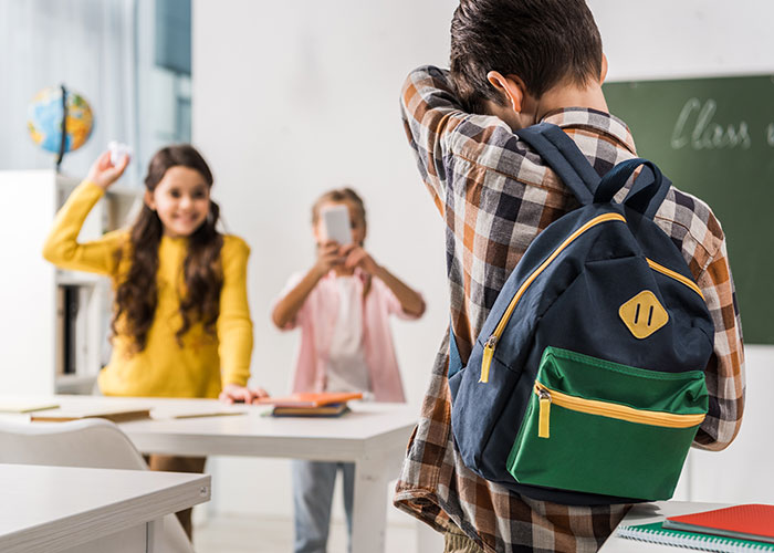 28 People Share How Life Turned Out For The 'Pretty Girl' Of Their High School