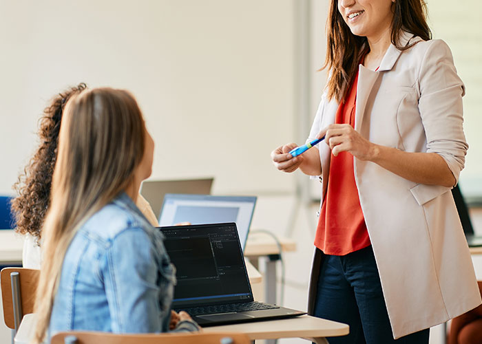 25 Profesiones infravaloradas hasta que se necesitan en emergencias