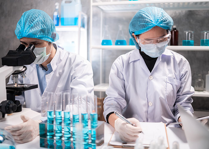 25 Profesiones infravaloradas hasta que se necesitan en emergencias