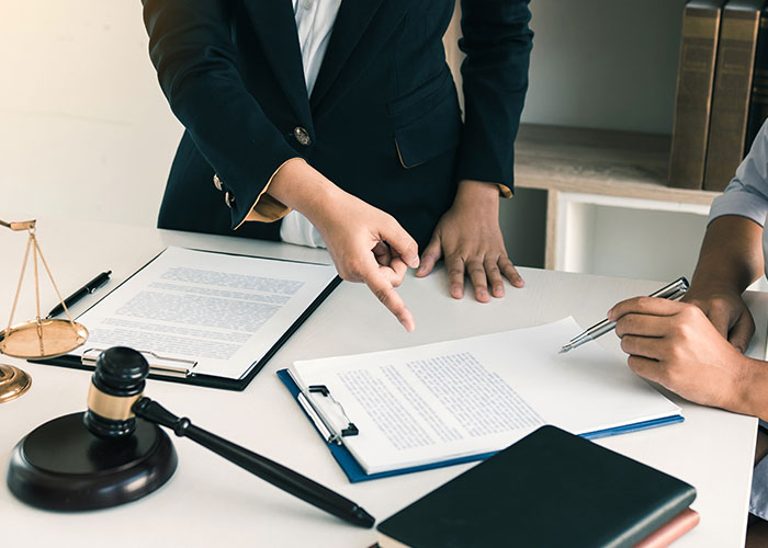 25 Profesiones infravaloradas hasta que se necesitan en emergencias