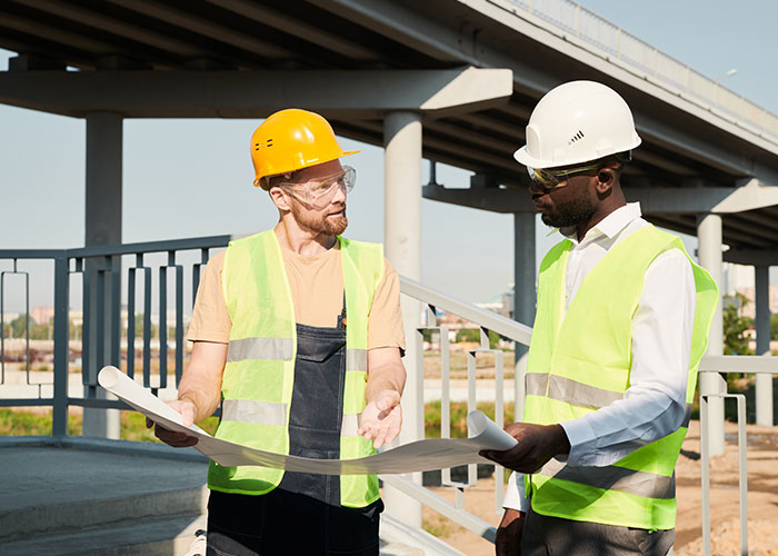 25 Profesiones infravaloradas hasta que se necesitan en emergencias