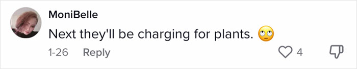 Woman Speechless Over Landlord Charging Her $200 Goldfish Fee And Adding Monthly $15 'Pet Rent' Woman Speechless Over Landlord Charging Her $200 Goldfish Fee And Adding Monthly $15 'Pet Rent'