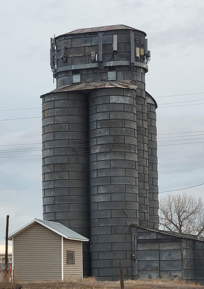 Cleverly Repurposed And Disguised 5G Tower
