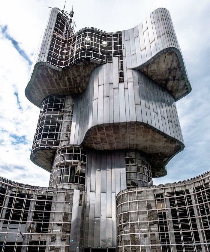 Monumento al Levantamiento del Pueblo de Kordun y Banija / Spomenik Ustanku Naroda Banije I Korduna Petrovac, Petrova Gora, Croacia. Inaugurado en 1981