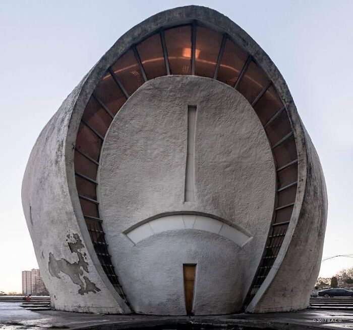 Una de las dos salas de la despedida, Parque de la Memoria. Kiev, Ucrania. Construido entre 1968 y 1981