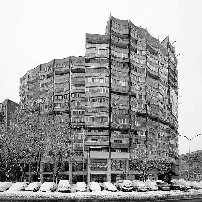 Round Building, (Blocul Rotund) Lujerului Square, Militari Neighborhood, Bucharest, Romania, Built In The Late 1977-78