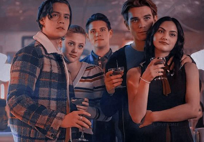 Someone Asks "What Show Did You Start And Wind Up Hating So Much You Didn't Finish It?" And 50 People Share