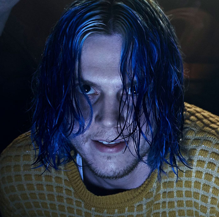 Someone Asks "What Show Did You Start And Wind Up Hating So Much You Didn't Finish It?" And 50 People Share