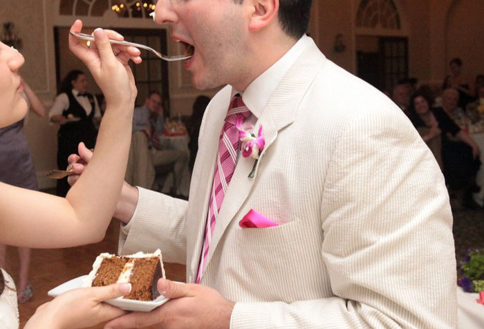 Bride Needs To Use The Bathroom Before The Ceremony, Walks In On Her Husband Being Breastfed By His Mom