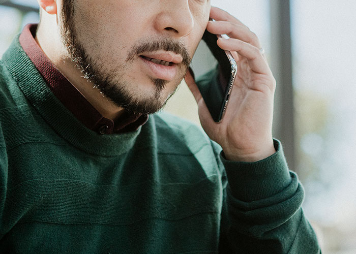 Guy Turns To The Internet After His Pregnant Wife Suddenly Disappears From The Airport And Texts Him To Never Look For Her