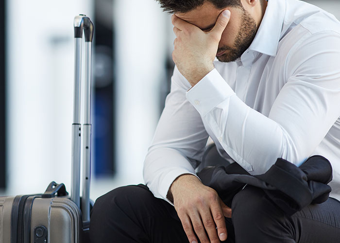 Guy Turns To The Internet After His Pregnant Wife Suddenly Disappears From The Airport And Texts Him To Never Look For Her