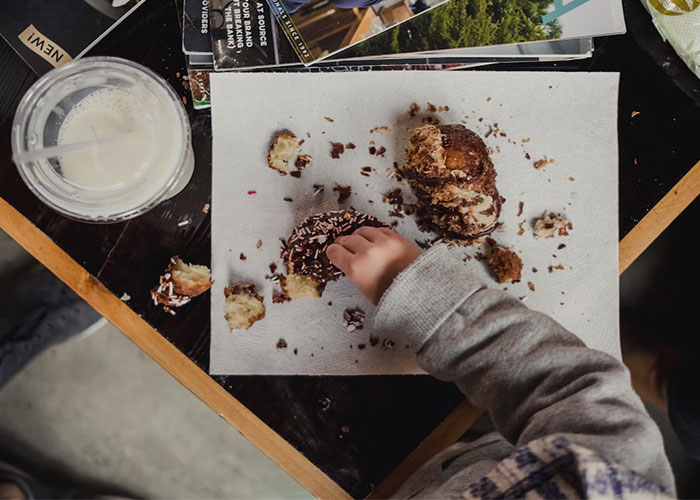 Dad Brings Mac And Cheese To Family Dinner So His Picky-Eater Son Eats Something, Mom Throws It In The Trash Dad Brings Mac And Cheese To Family Dinner So His Picky-Eater Son Eats Something, Mom Throws It In The Trash