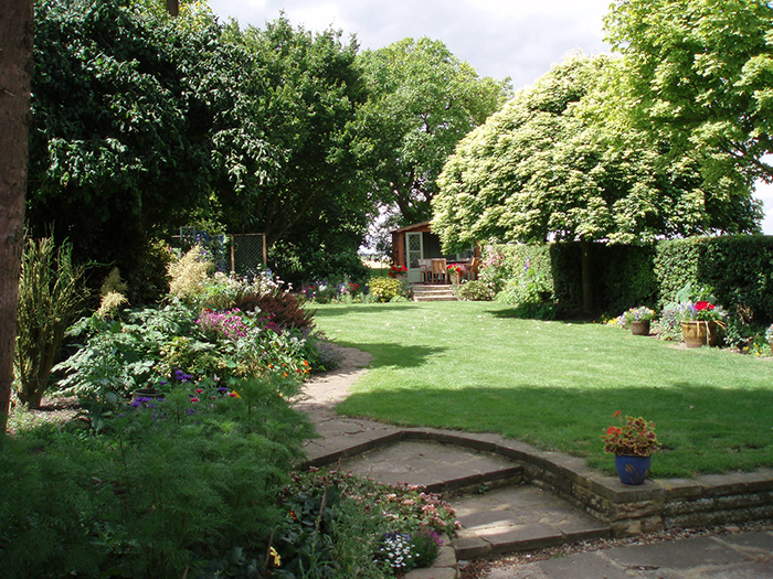 "By The Time This Problem Becomes Obvious, We Will Be Long Gone": Woman Plants Mint In Her Partner's Family's Garden To Get Revenge On Rude Neighbor "By The Time This Problem Becomes Obvious, We Will Be Long Gone": Woman Plants Mint In Her Partner's Family's Garden To Get Revenge On Rude Neighbor
