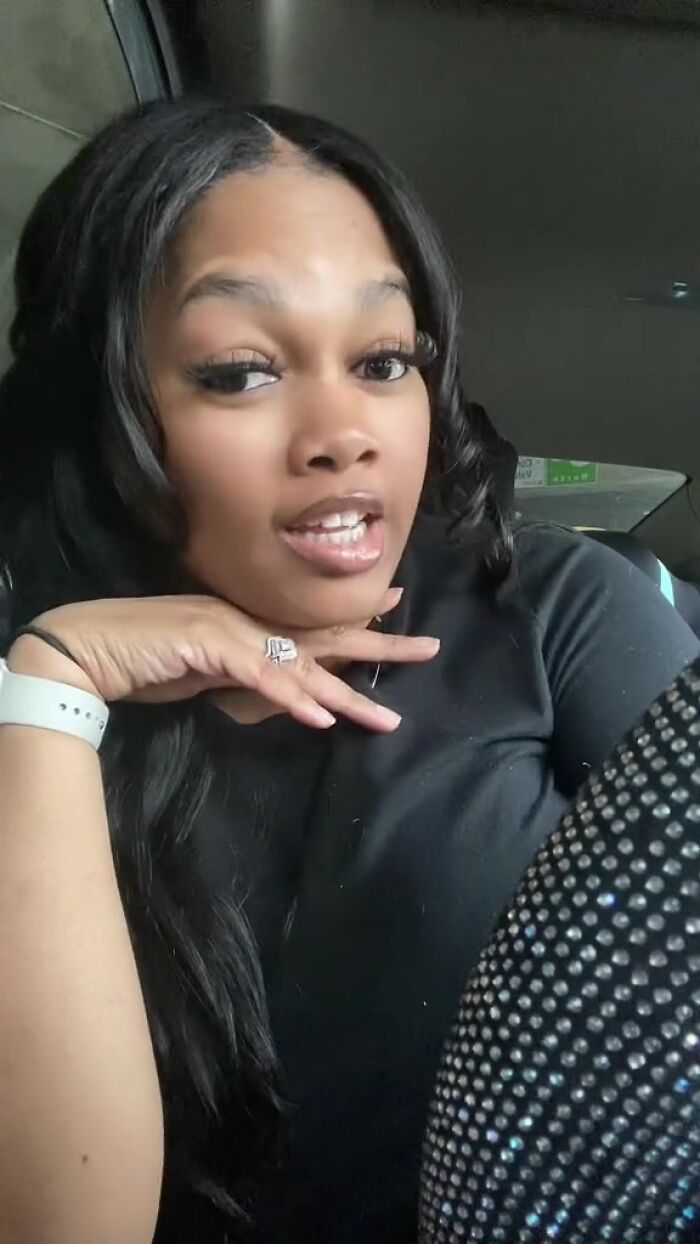 “What Is Taking So Long Now?”: Woman Who Made A Reservation For 20 People Makes A Fuss Over Missing Table After Arriving 2+ Hours Late “What Is Taking So Long Now?”: Woman Who Made A Reservation For 20 People Makes A Fuss Over Missing Table After Arriving 2+ Hours Late