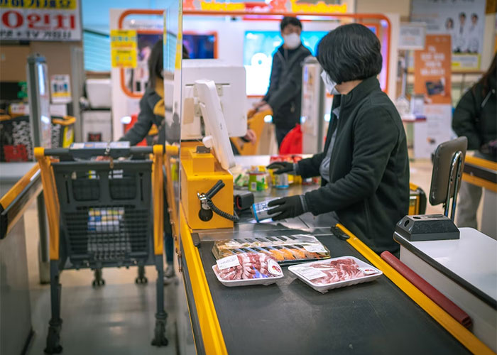 50 Customer Service Workers Share Memorable Interactions That Continue To Haunt Them To This Day