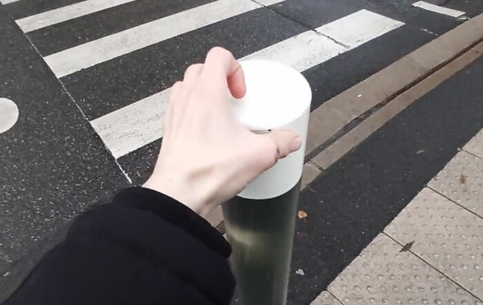 Rubber Pole To Limit The Danger For The Bicyclists/Bikers And For A Better Durability Against Small Impacts